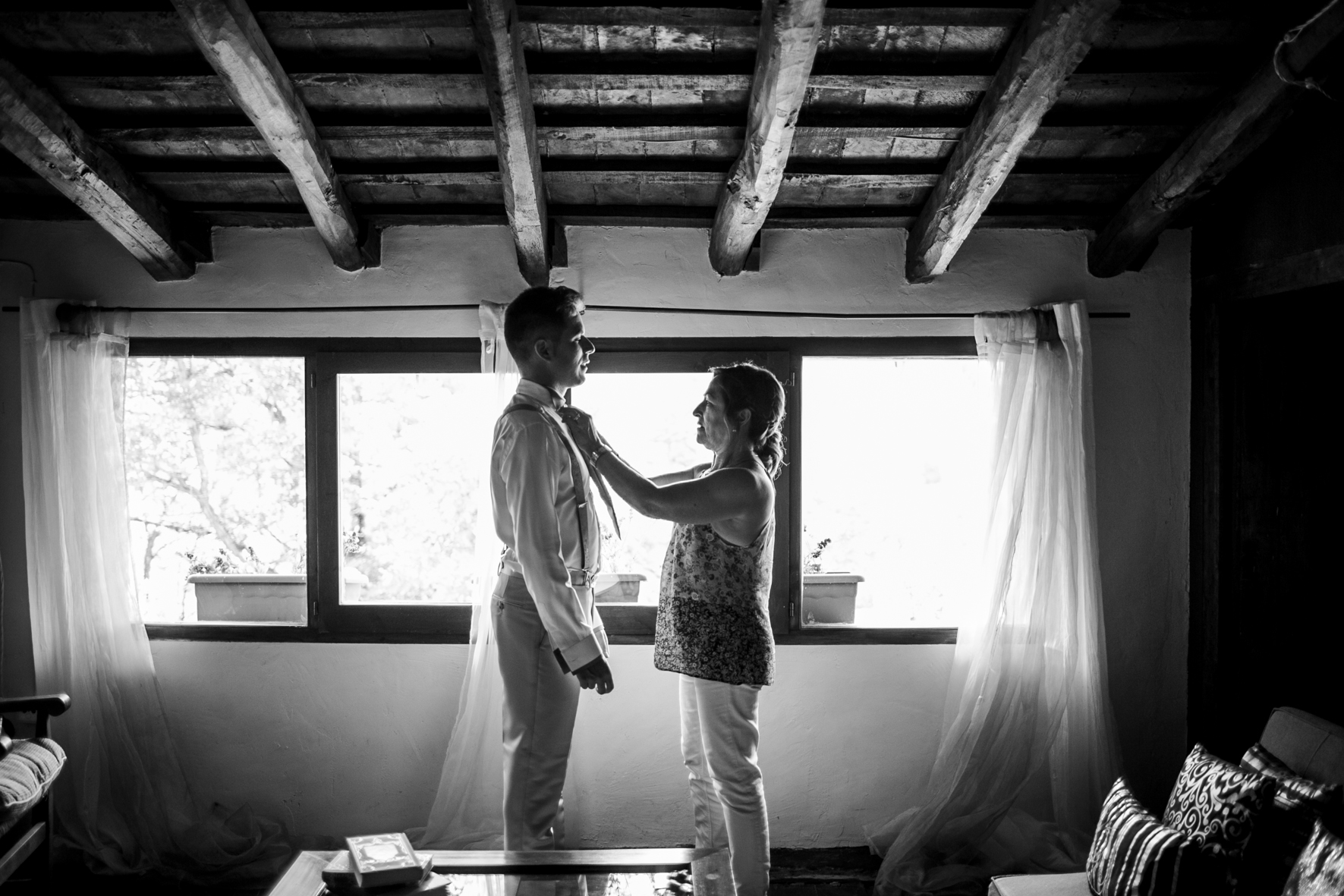 Mas del Silenci wedding . grooms preparation