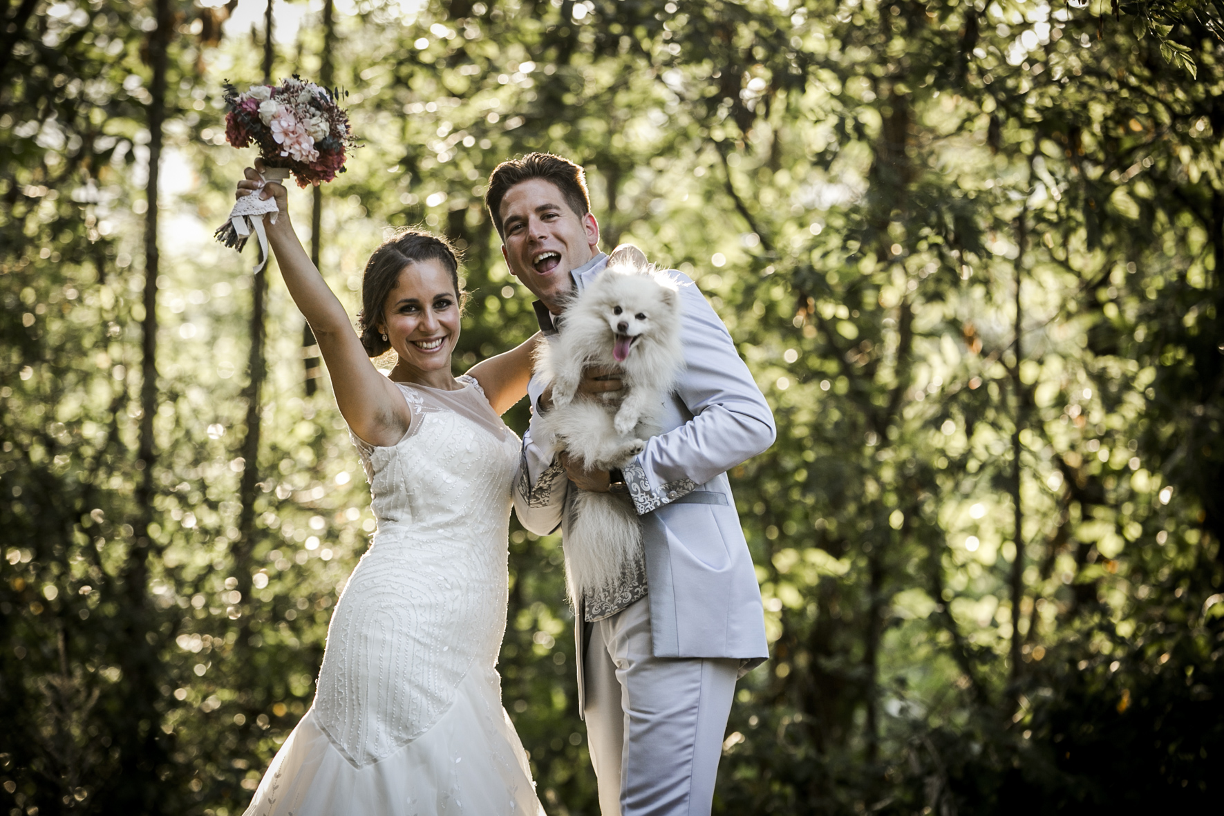 fun portrait of bride and groom. masdelsilenciwedding
