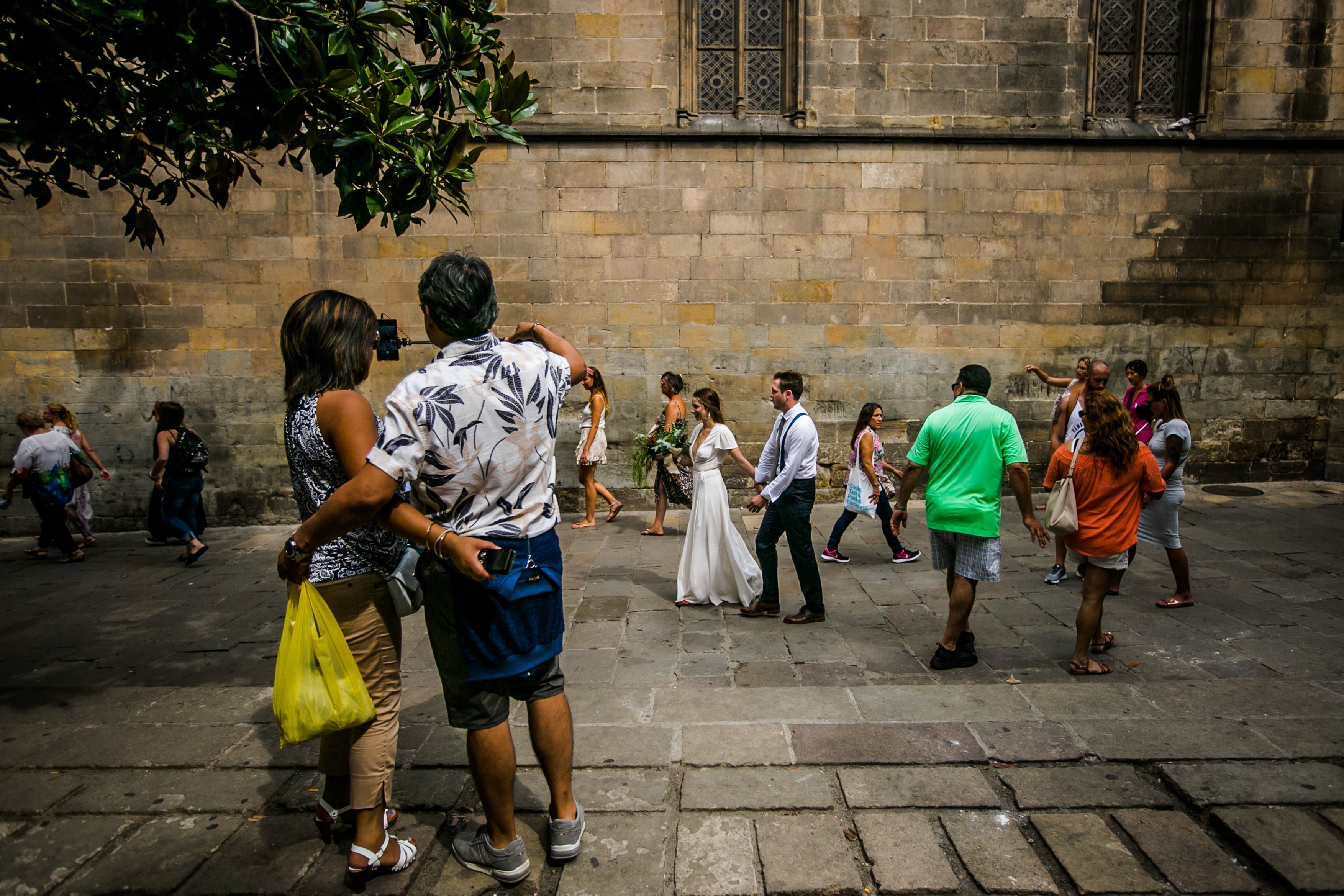 elopement in barcelona (47 of 64) elopement in barcelona, elope in spain, elopement in spain, elopement in laberibto de horta, elopement in el Born, elopement in Park Guell, elopement in la boqueria, wedding in Barcelona, wedding couple in barcelona, elopement in the gothic quarter barcelona, wedding and elopement photographer barcelona, best elopement photos in barcelona, bride and groom in barcelona, spanish elopement, best wedding photos barcelona, best wedding photographer spain, destination wedding in spain, fotografo de boda barcelona, sesion de pareja en barcelona